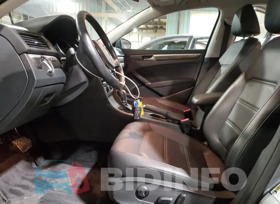 1VWGT7A34HC025742 Photo# 7