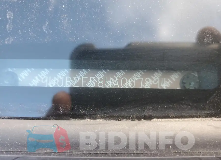 19UUB2F58HA007294 Photo# 12