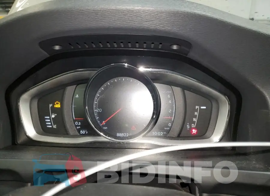 LYV402TK8HB135817 Photo# 9