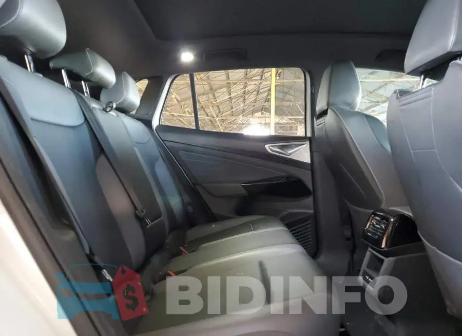 1V2VMPE81PC039611 Photo# 10