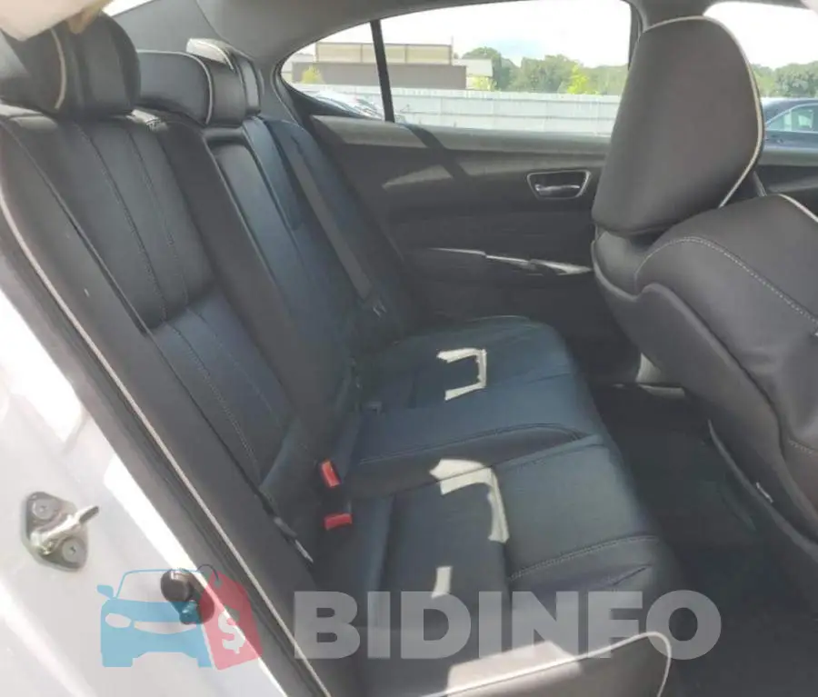 19UUB2F56JA009163 Photo# 10