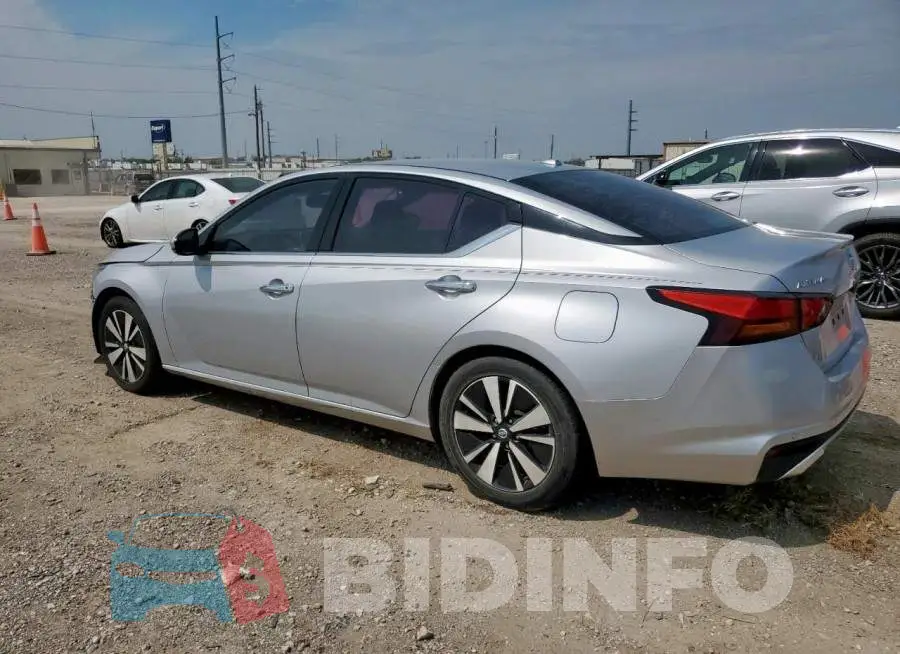 1N4BL4EV1KC178986 Photo# 2