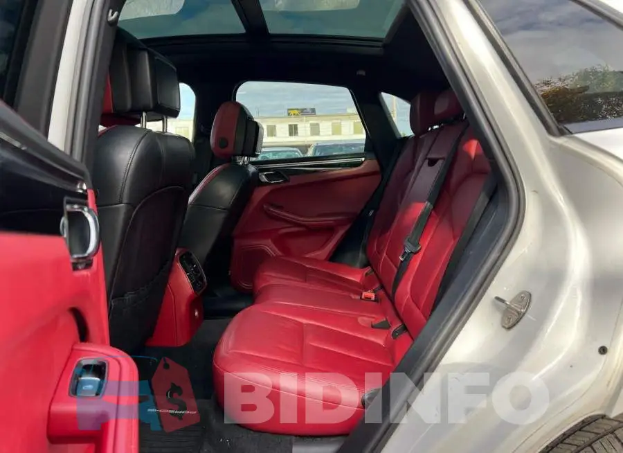 WP1AB2A53GLB42337 Photo# 6