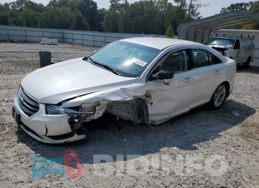 1FAHP2E82JG130823 Photo# 1