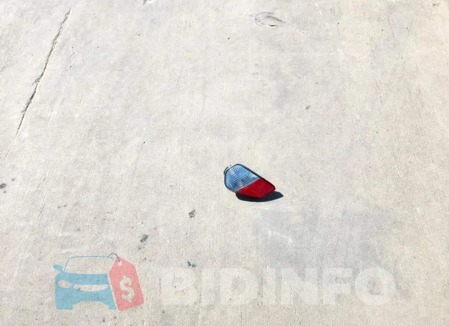 JA4AD3A33KZ050144 Photo# 12