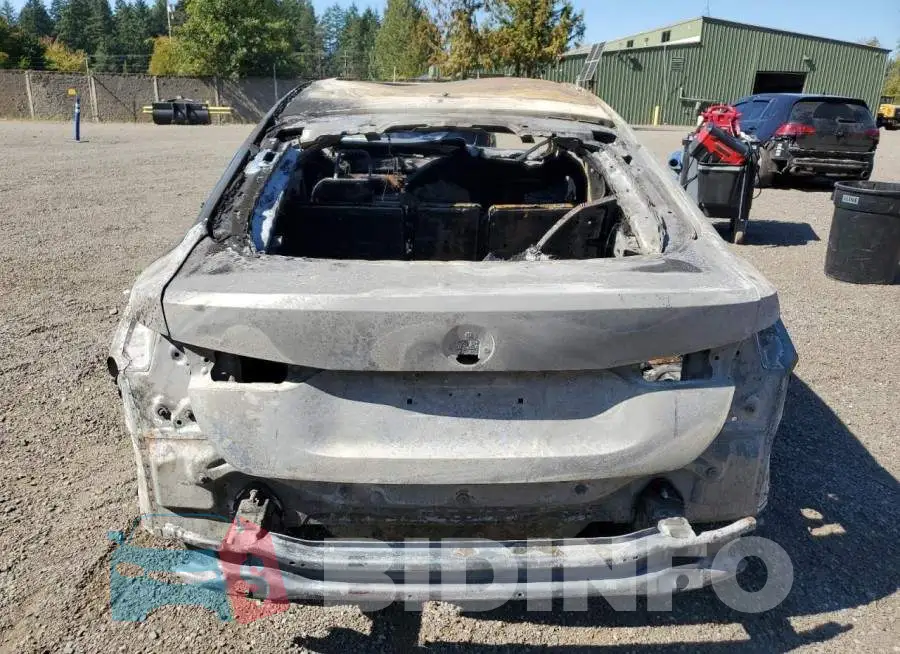 WBY83FB0XRFS84126 Photo# 6