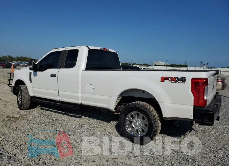 1FT7X2B64JEB71166 Photo# 2