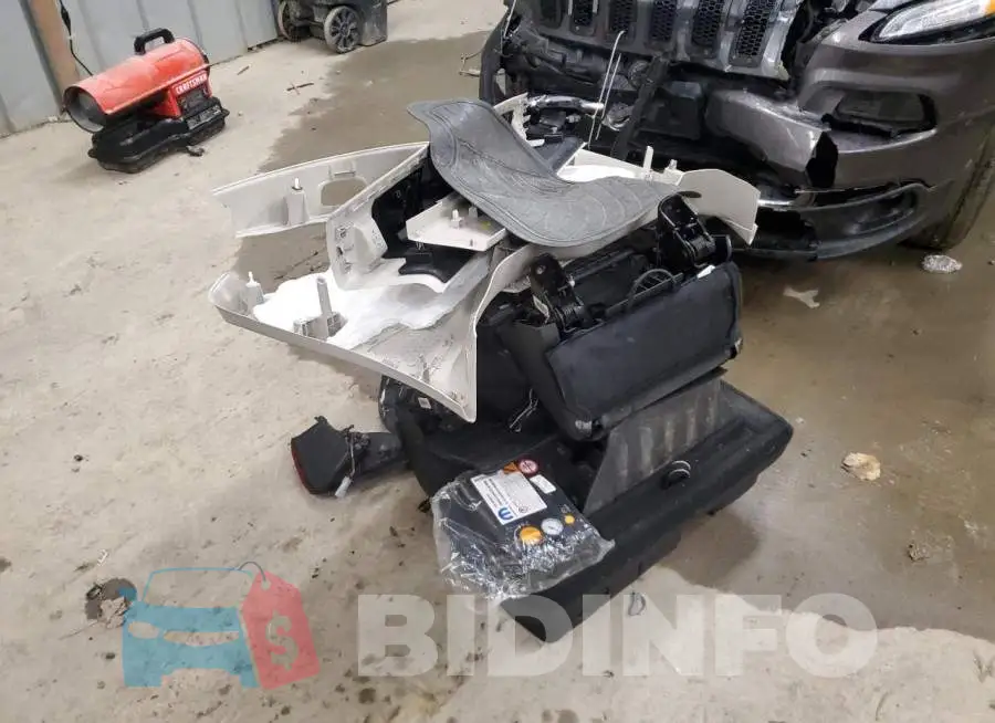2C4RC1CG2HR520537 Photo# 13