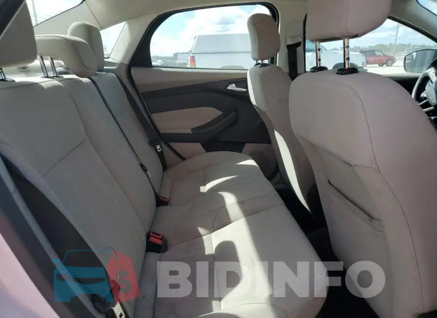 1FADP3F2XJL326868 Photo# 10