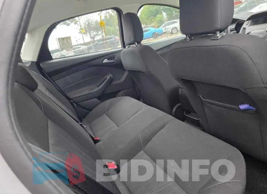 1FADP3F2XJL327521 Photo# 6