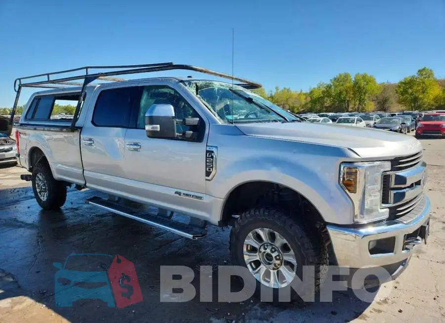 1FT7W2BT2JEB89383 Photo# 4