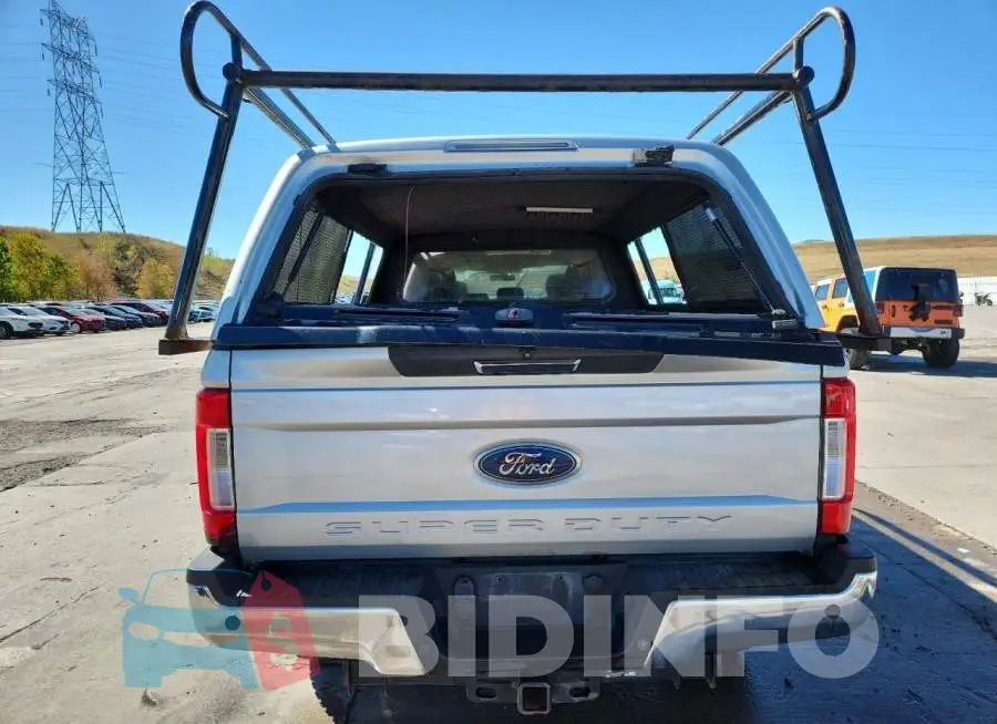 1FT7W2BT2JEB89383 Photo# 6