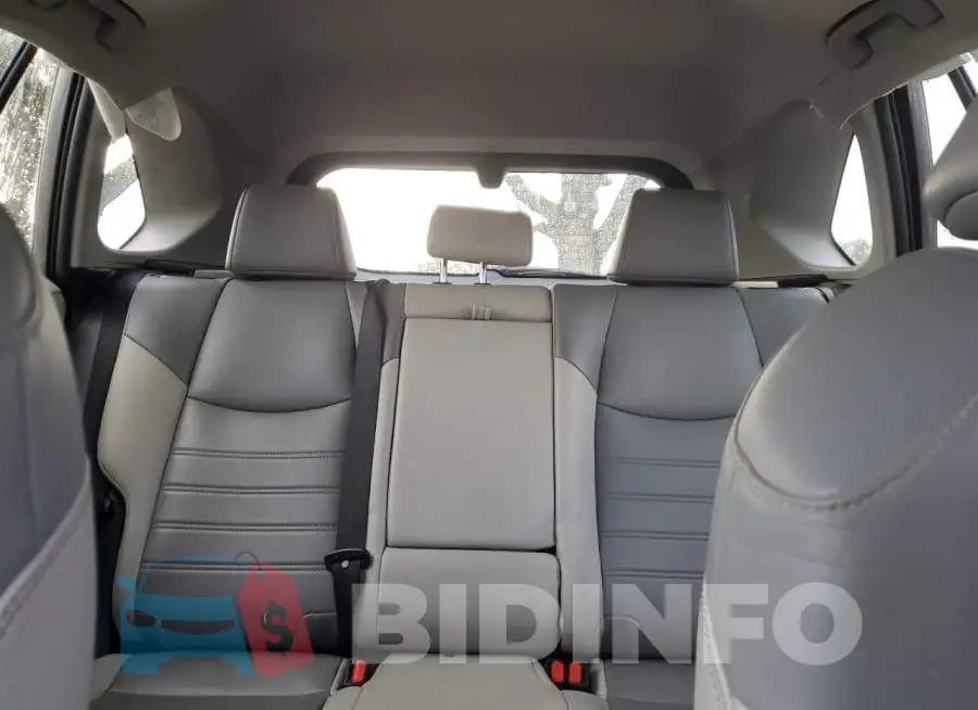 2T3C1RFV0MC155152 Photo# 10
