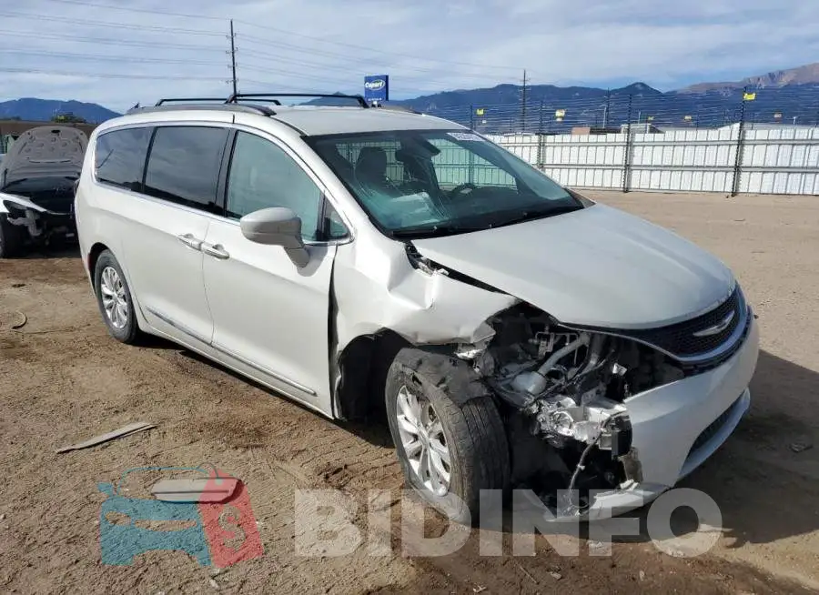 2C4RC1BG6HR584162 Photo# 4