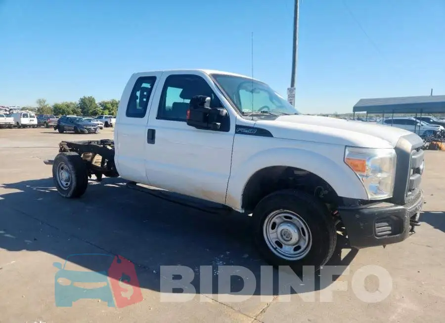 1FT7X2B63GEA72802 Photo# 4