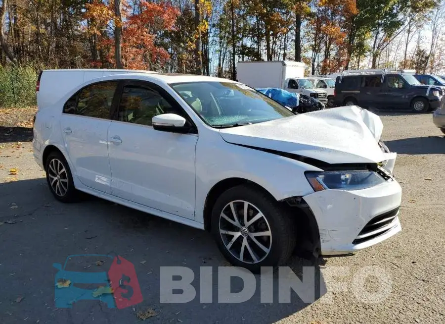 3VWB67AJ2HM278184 Photo# 4
