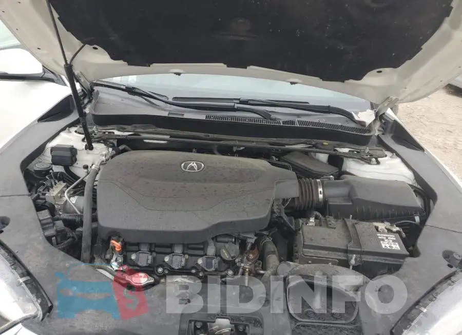 19UUB2F53JA008021 Photo# 11