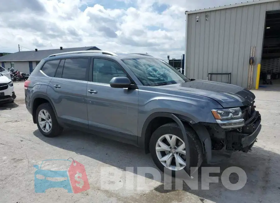 1V2BR2CA3JC507424 Photo# 4