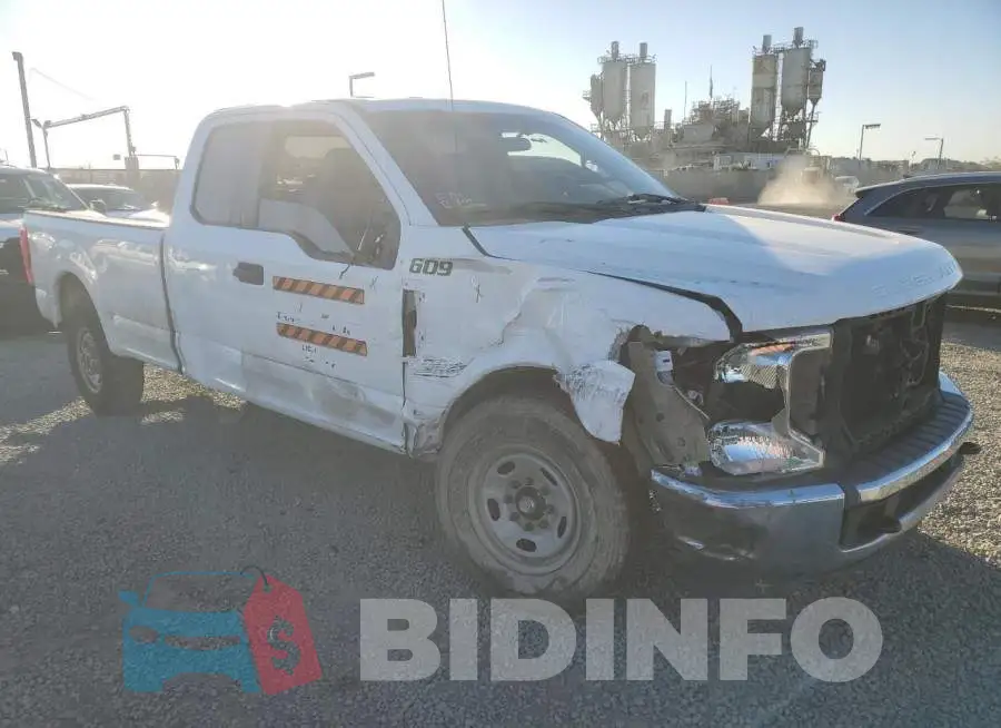 1FT7X2A62LEE77609 Photo# 4