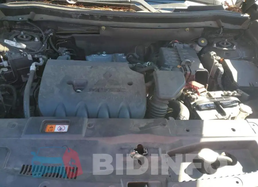 JA4AD3A30JZ027421 Photo# 11