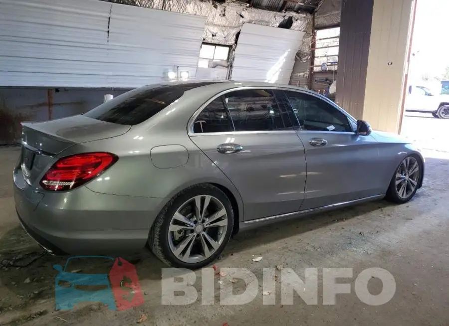 55SWF4HB4GU148104 Photo# 3