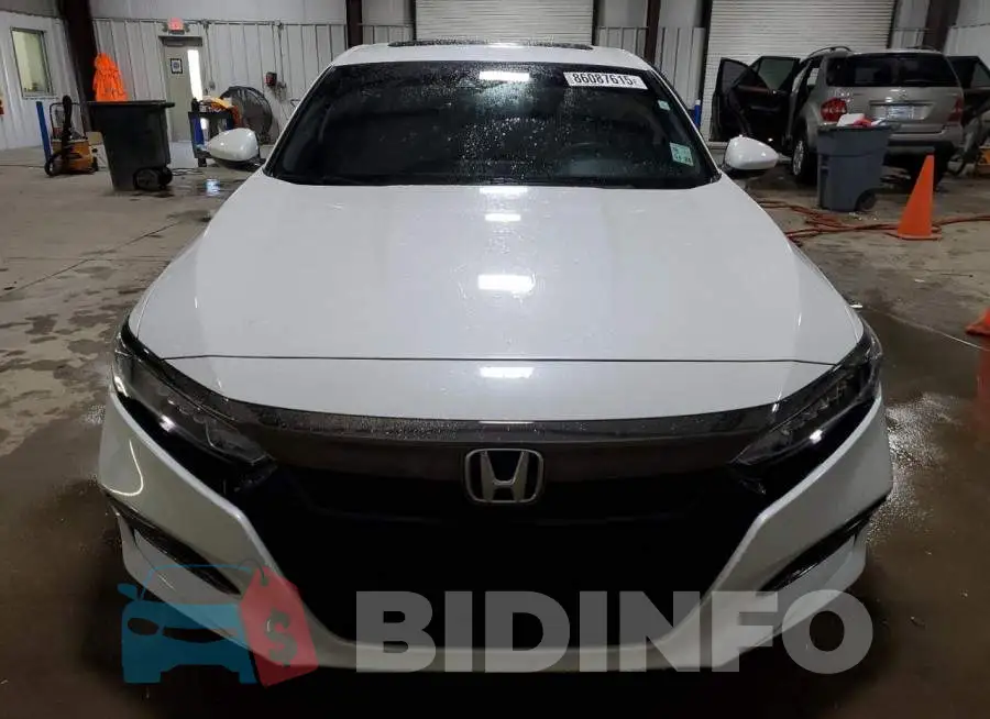 1HGCV2F30KA010151 Photo# 5