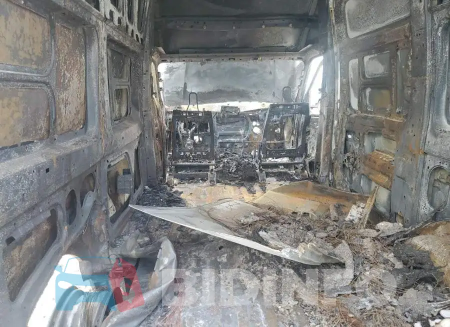 1N6AF0LY6KN810384 Photo# 10