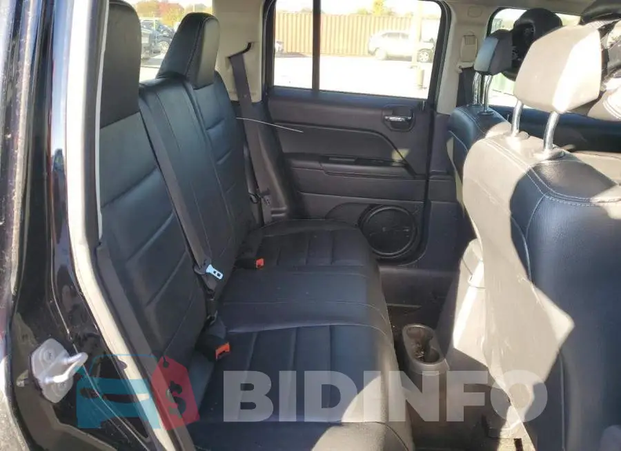 1C4NJPFA6GD575556 Photo# 11