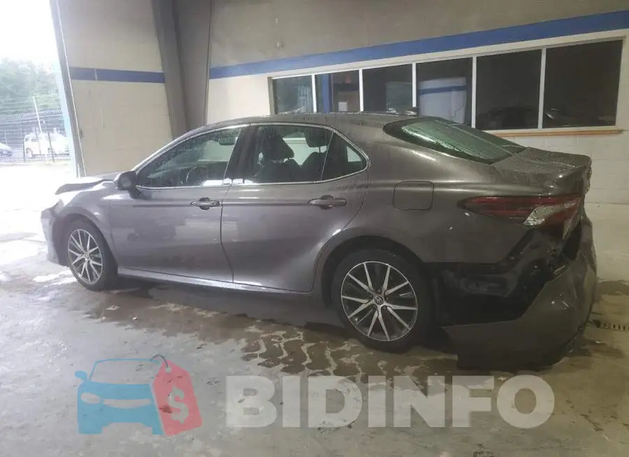 4T1F11BK6NU056631 Photo# 2