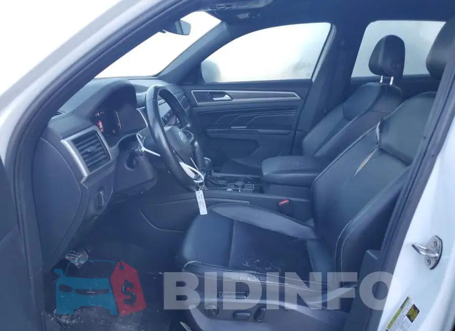 1V2MC2CA8LC204765 Photo# 7