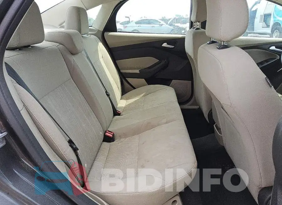 1FADP3F28JL252804 Photo# 10
