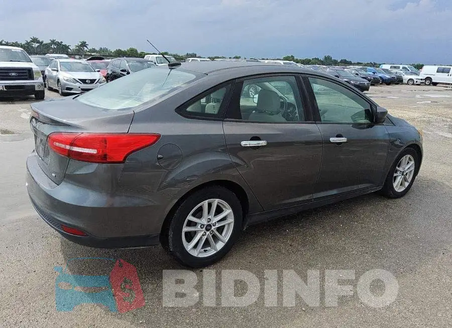 1FADP3F28JL252804 Photo# 3
