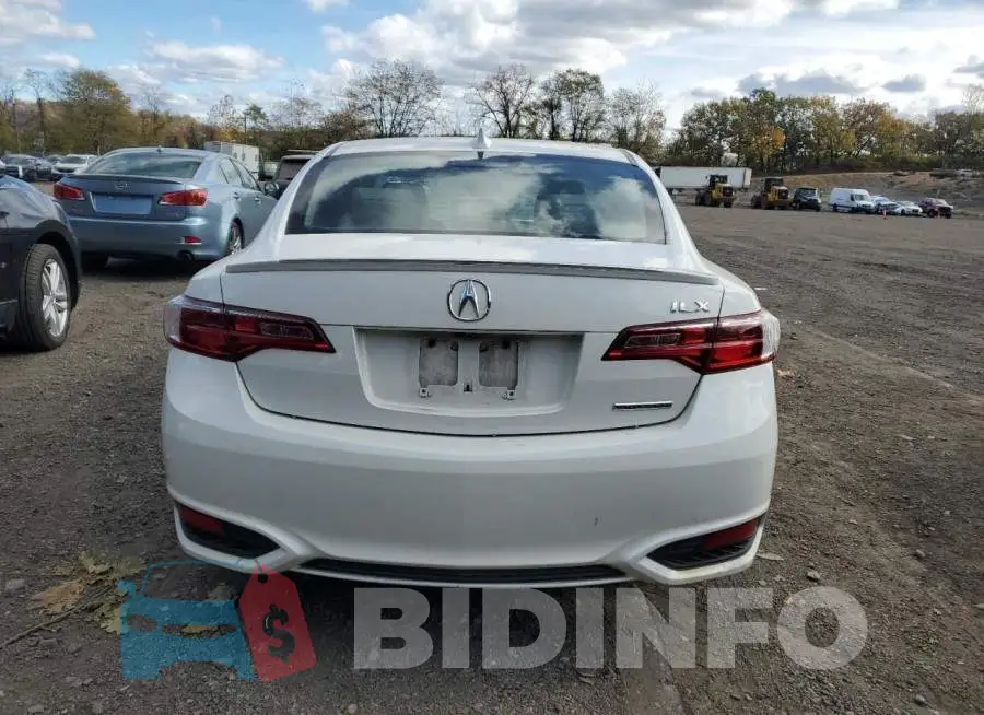 19UDE2F43JA002671 Photo# 6