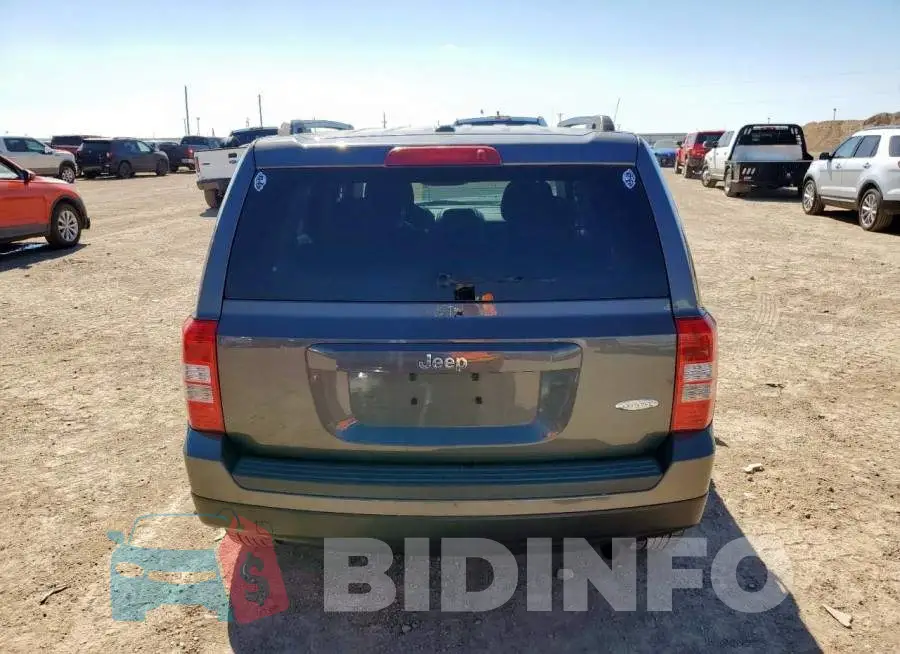 1C4NJPFB3GD777876 Photo# 6