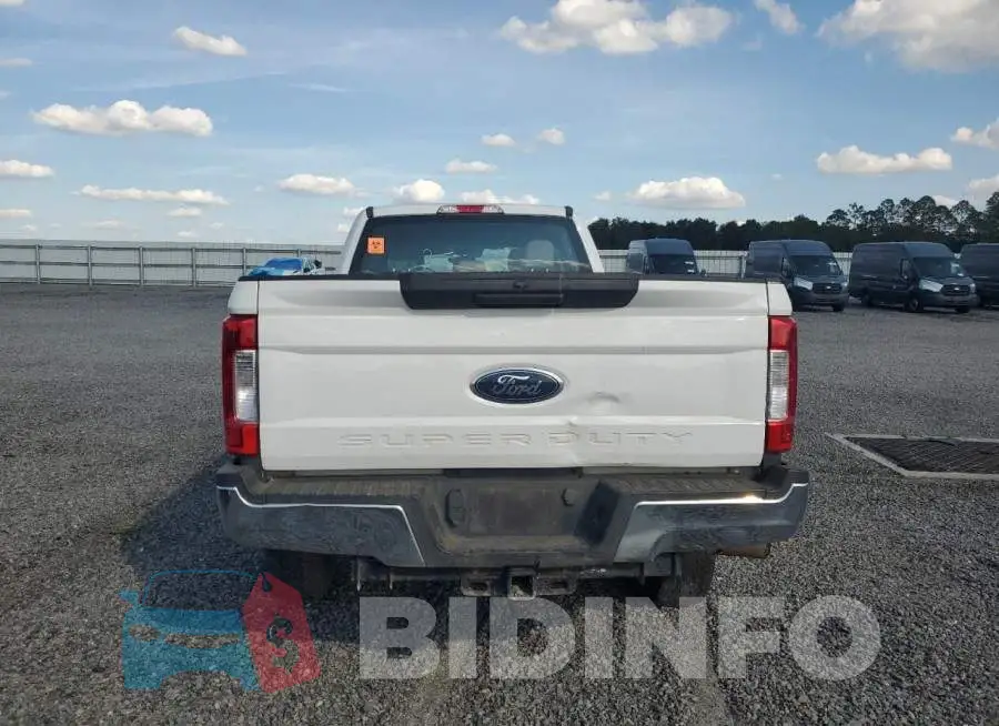 1FT7W2BT2JEB63236 Photo# 6