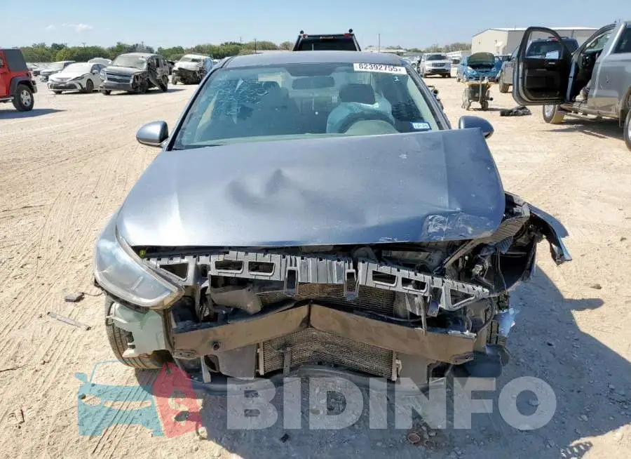 3KPC24A34KE056735 Photo# 5