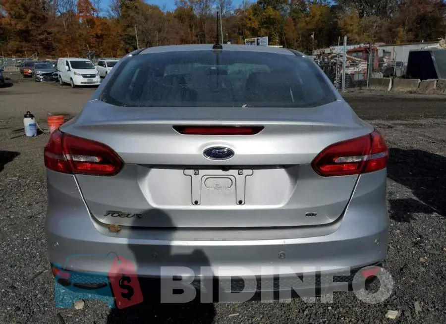 1FADP3F24GL300811 Photo# 6