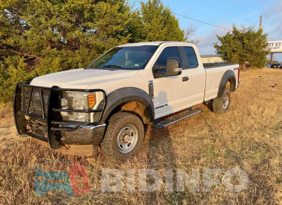 1FT7X2BT2HEC43871 Photo# 2