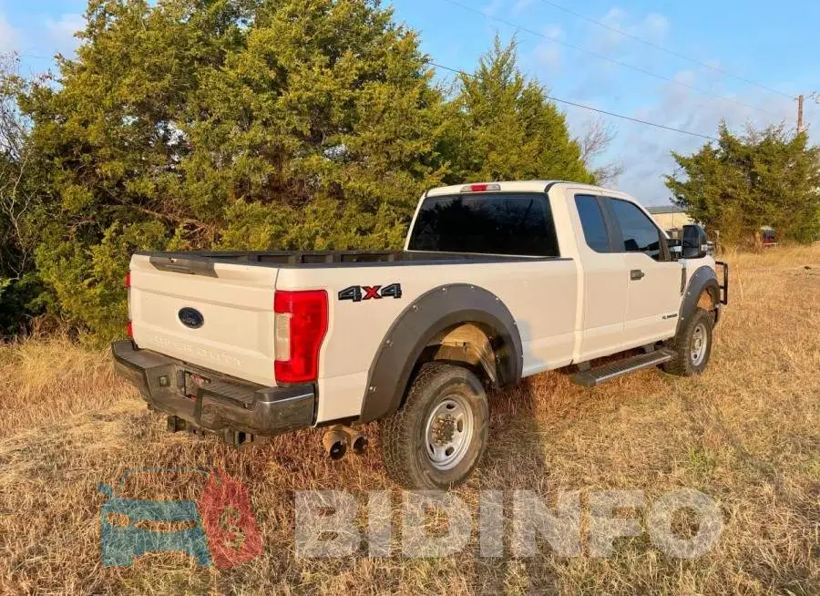 1FT7X2BT2HEC43871 Photo# 4