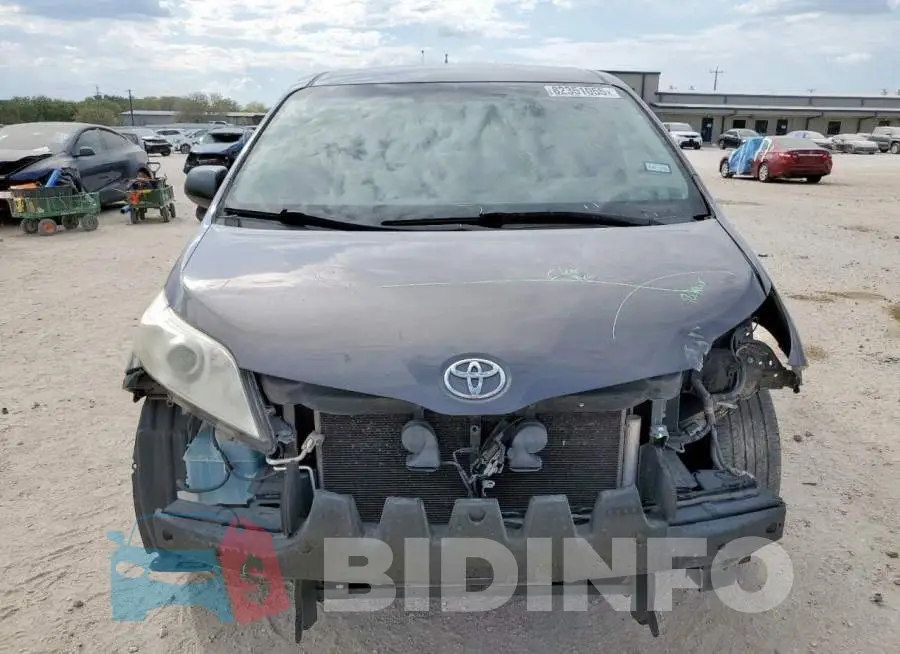 5TDZZ3DCXHS856918 Photo# 5