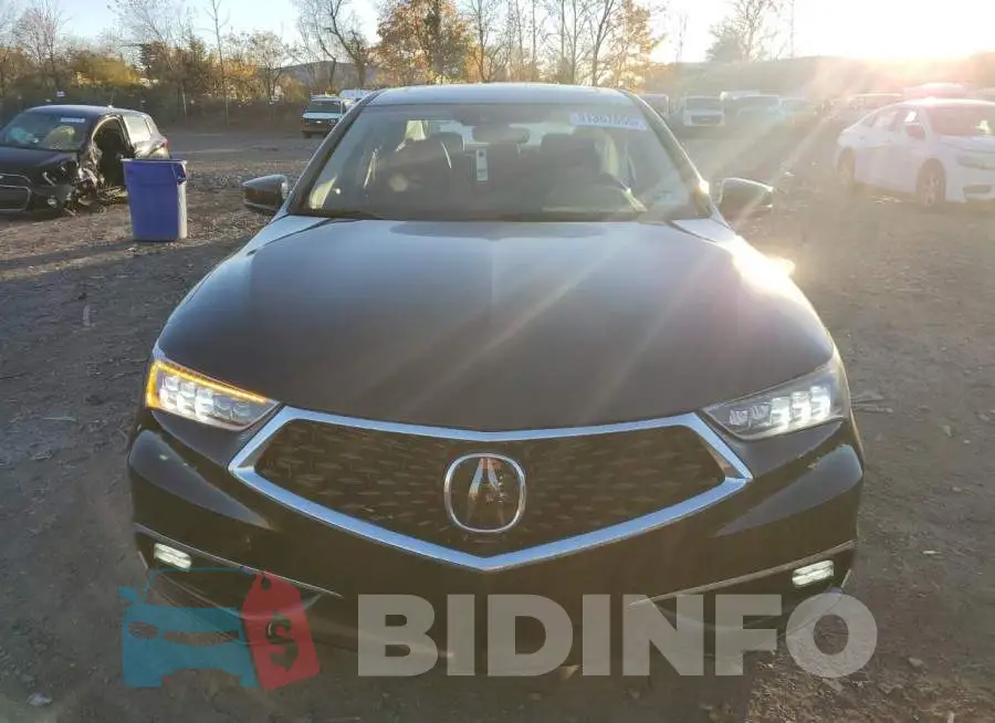 19UUB3F71JA005268 Photo# 5