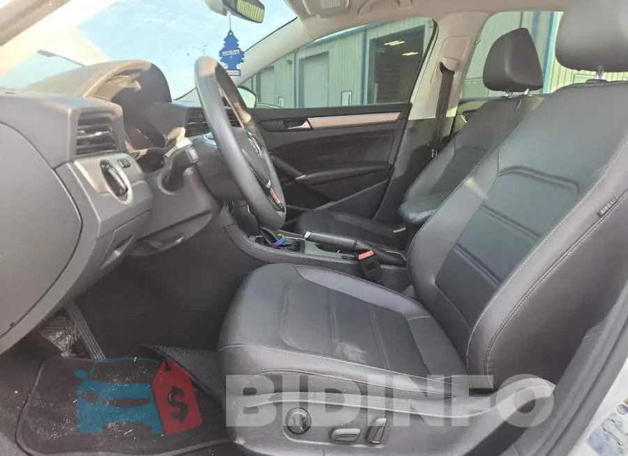 1VWSA7A32MC010537 Photo# 7