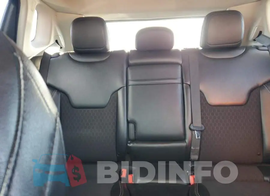 3C4NJDBB8LT150177 Photo# 10