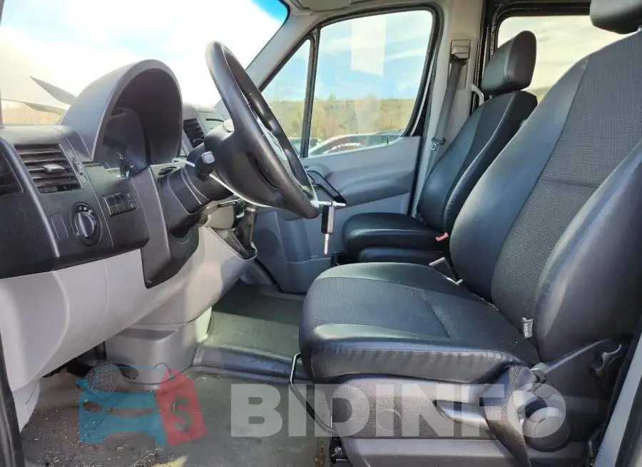 8BRPE7CD4HE131727 Photo# 7