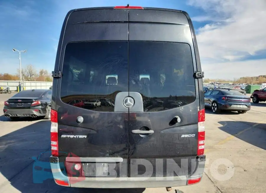 8BRPE7CD4HE131727 Photo# 6