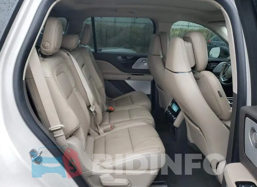5LM5J7XC0LGL14201 Photo# 11