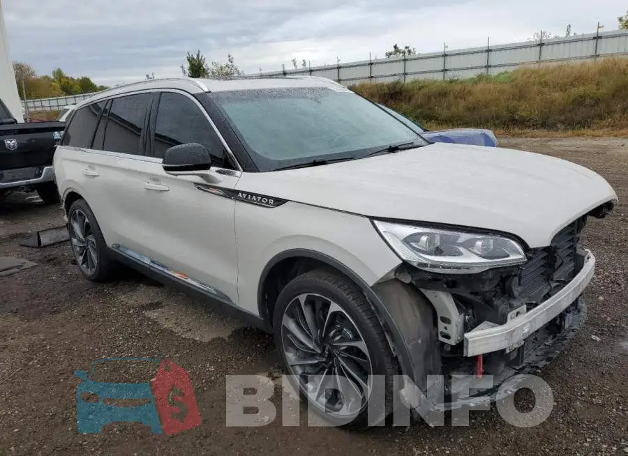5LM5J7XC0LGL14201 Photo# 4