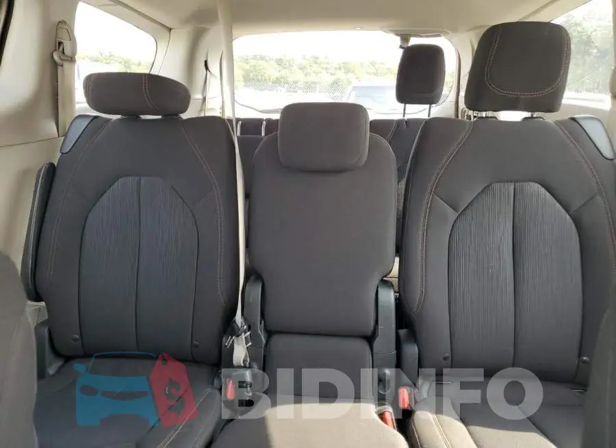 2C4RC1DG7HR550728 Photo# 10