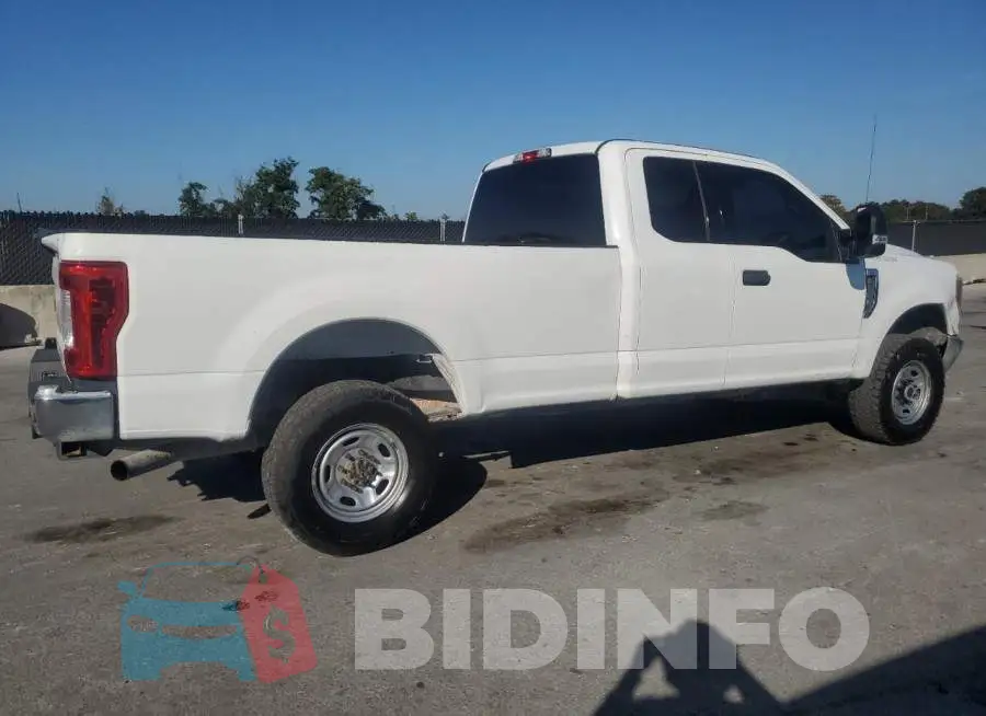 1FT7X2B60KEE91411 Photo# 3