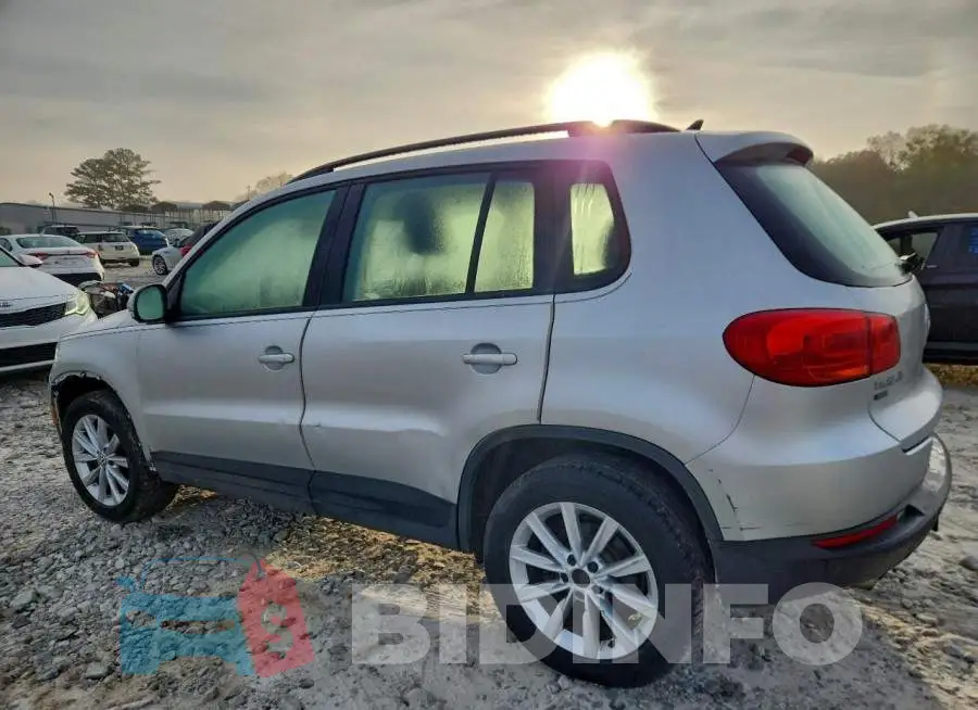WVGAV7AX8HK053812 Photo# 2